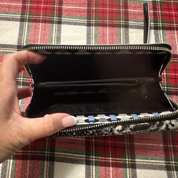 vera Bradley wristlet - Picture 9 of 9